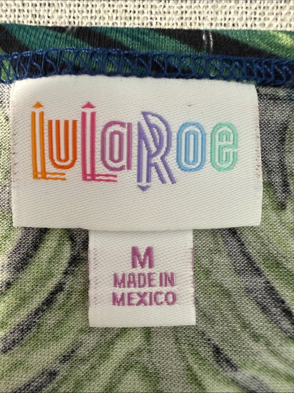 LuLaRoe Black Short Sleeve Top with Green Tropical Leaf Print Tunic Top SZM - Picture 4 of 14